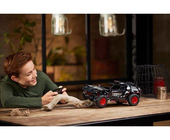 LEGO TECHNIC Audi RS Q e-tron (42160) - slika 3
