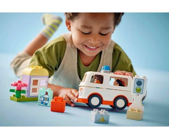 LEGO Ambulance and Driver - slika 3