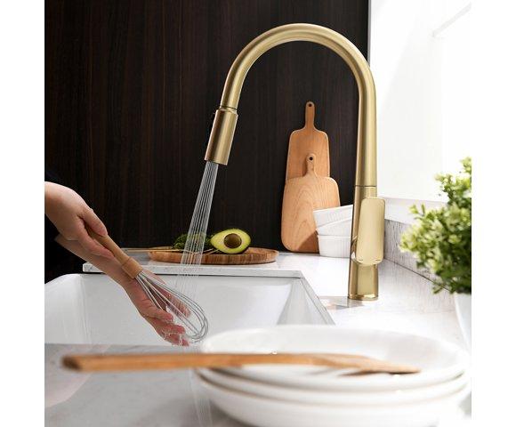 Voden Česma za vodu sa tušem na izvlačenje (viša) – Brušena zlatna - slika 4