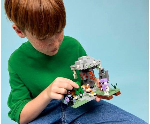 LEGO The Pale Garden - slika 7