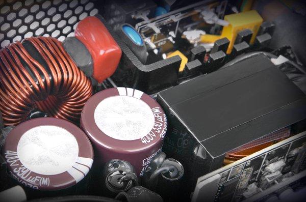 ThermalTake Toughpower SFX 750W napajanje