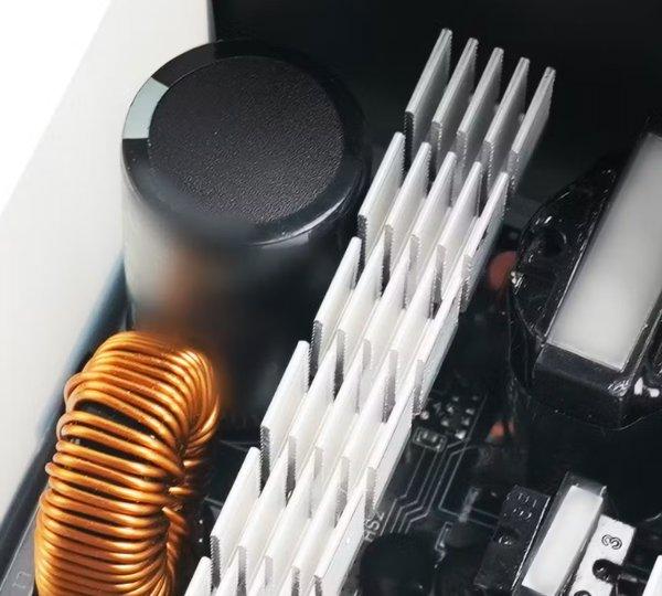 DEEPCOOL R-PL650D-FC0W-JDEU-V2