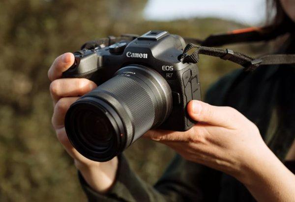 Canon EOS R7 Mirrorless