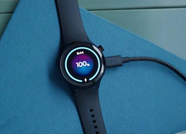 Motorola Moto Watch Matte Black smartwatch&nbsp;