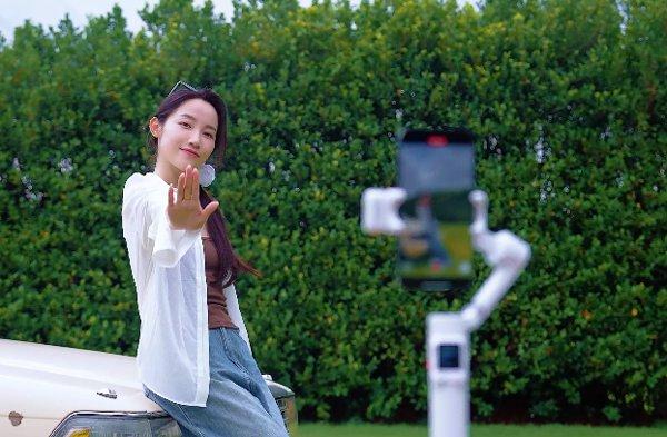 Hohem iSteady V3 Ultra White gimbal