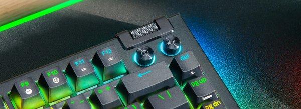 Razer BlackWidow V4 (3/4)