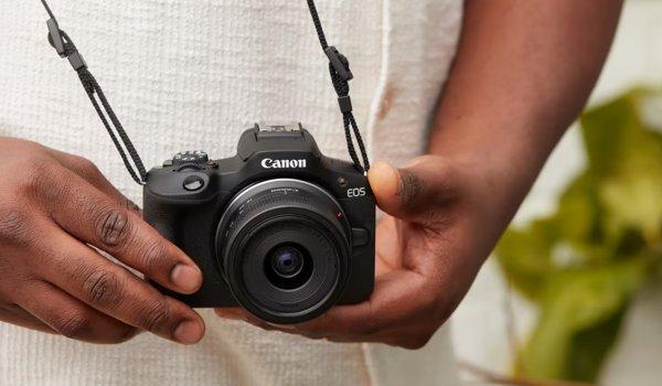 Canon EOS R100 Travel Kit + RF-S 18-45S