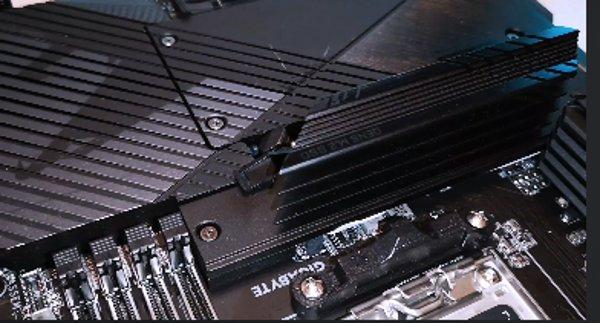 GIGABYTE B850M DS3H matična ploča