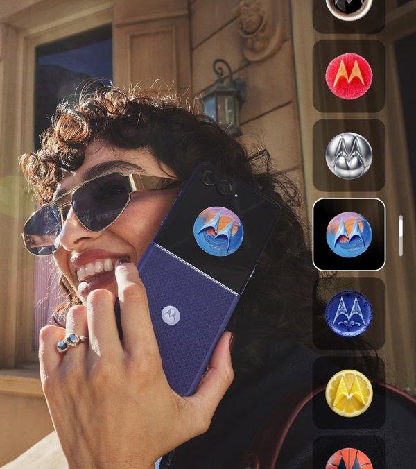 Motorola RAZR 70 ULTRA PANTONE Orient Blue smartphone