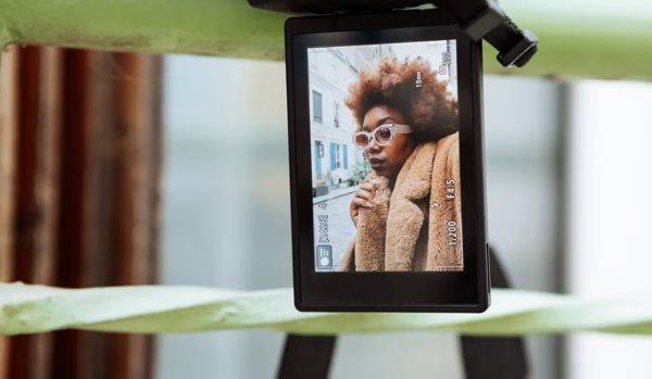 Canon EOS R50 18-45 Travel Kit