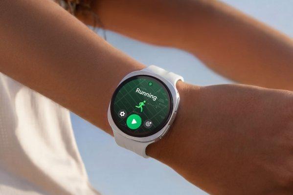 Samsung Galaxy Watch9 44mm Bluetooth Silver smartwatch