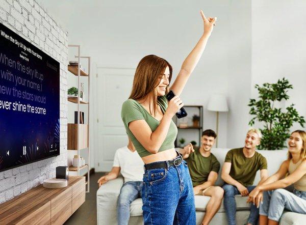 Samsung UE70U8072HUXXH 4K Samsung Vision AI Smart TV