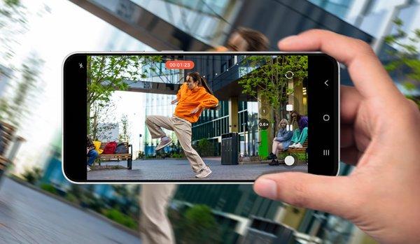 Samsung Galaxy S26 FE 8GB 128GB Graphite smartphone