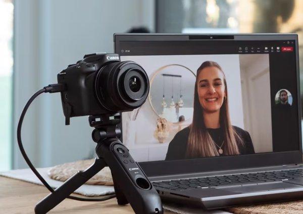 Canon EOS R50 18-45 Travel Kit