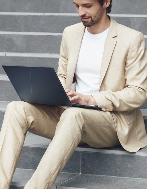 ASUS Zenbook 14 UM3406KA-QD025 laptop